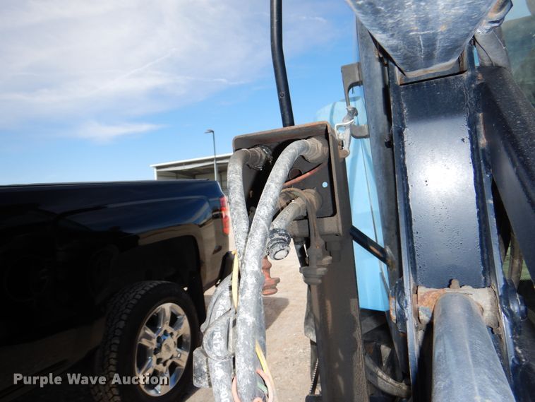 image for item DN7271 1995 New Holland 5640  tractor