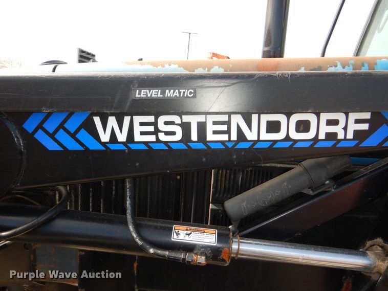 image for item DN7271 1995 New Holland 5640  tractor