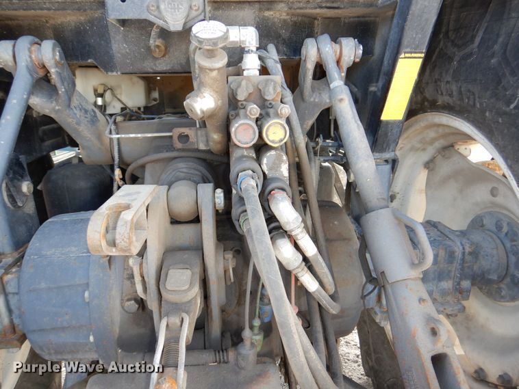 image for item DN7271 1995 New Holland 5640  tractor