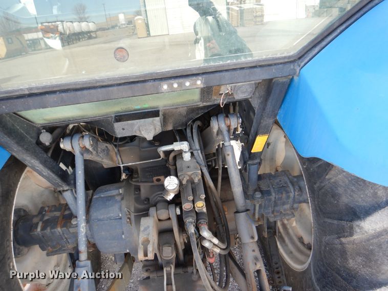 image for item DN7271 1995 New Holland 5640  tractor