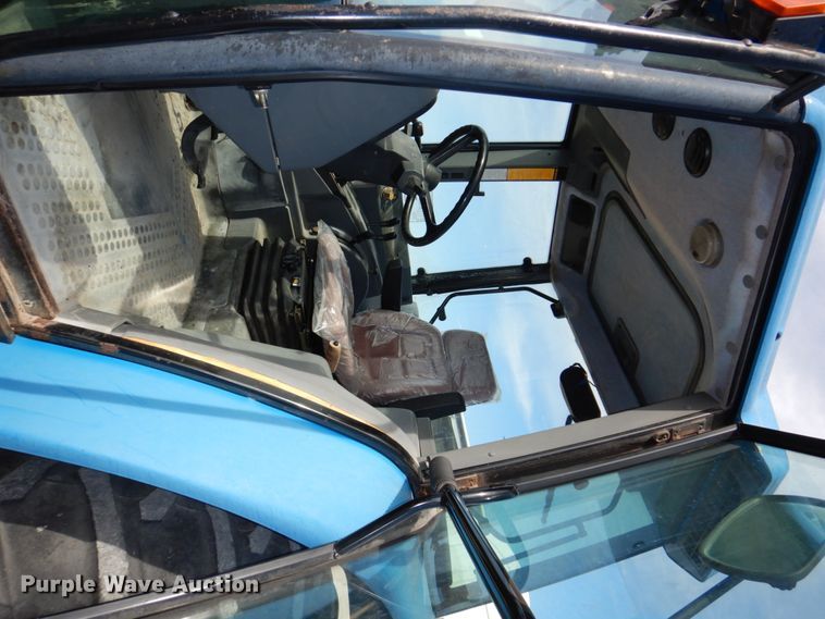 image for item DN7271 1995 New Holland 5640  tractor