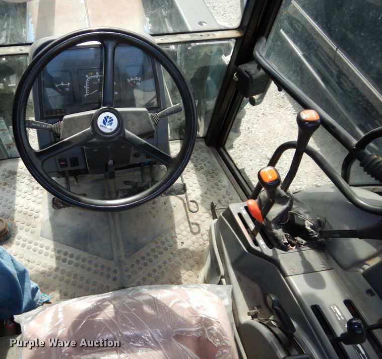 image for item DN7271 1995 New Holland 5640  tractor