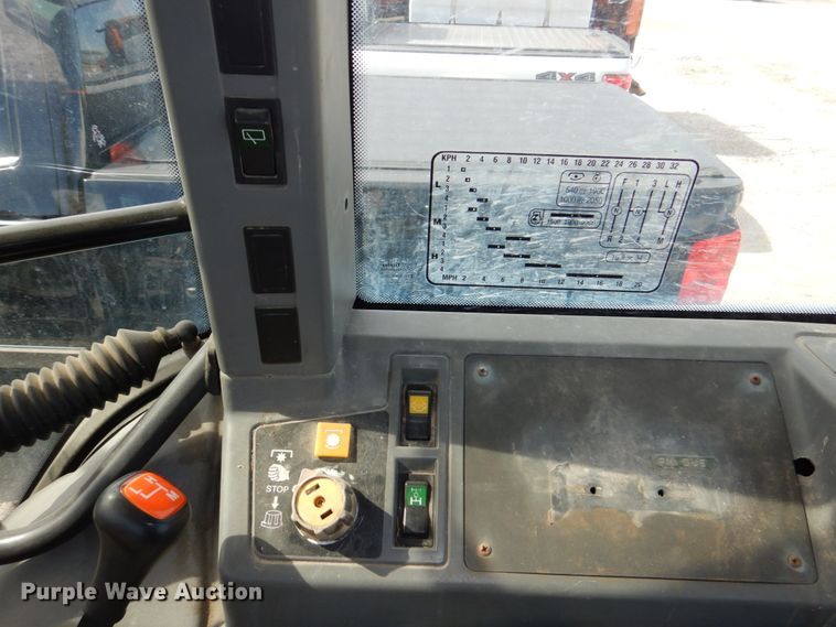 image for item DN7271 1995 New Holland 5640  tractor