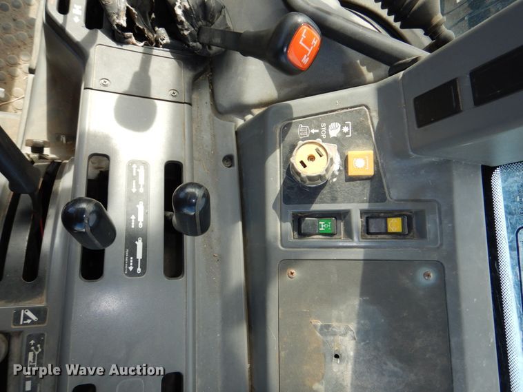 image for item DN7271 1995 New Holland 5640  tractor