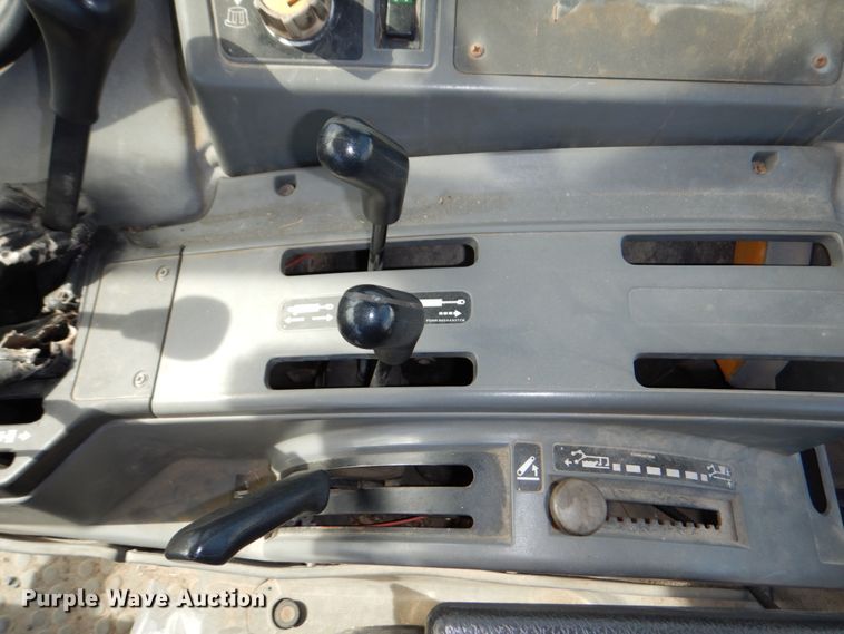 image for item DN7271 1995 New Holland 5640  tractor