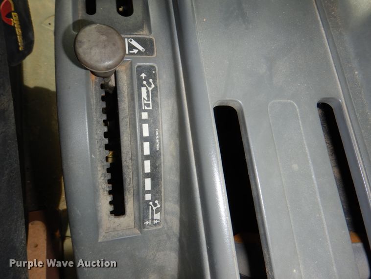 image for item DN7271 1995 New Holland 5640  tractor