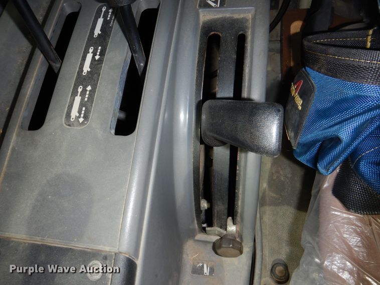 image for item DN7271 1995 New Holland 5640  tractor