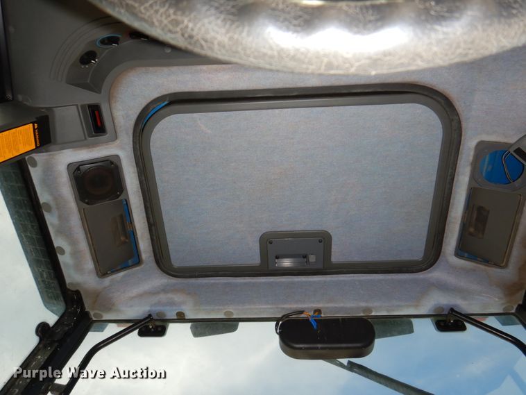 image for item DN7271 1995 New Holland 5640  tractor