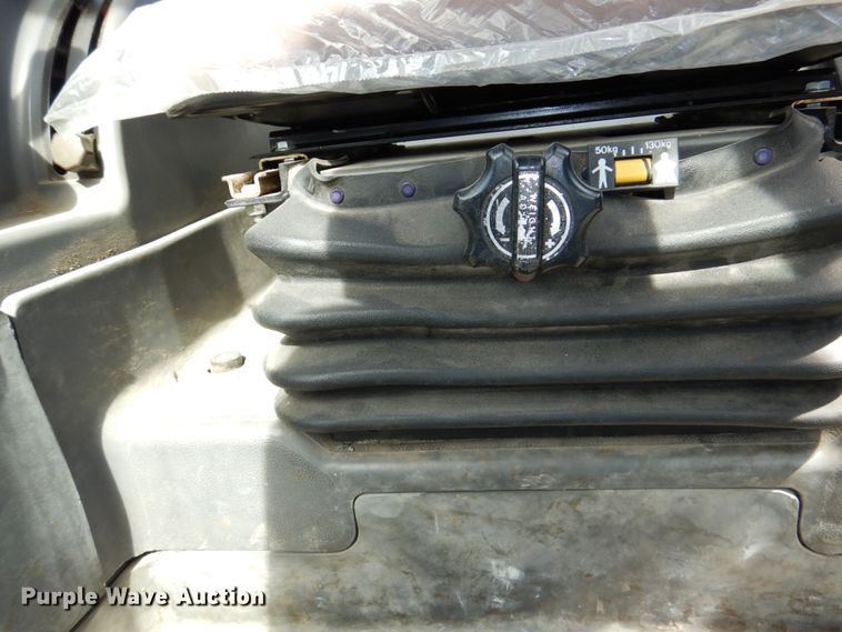 image for item DN7271 1995 New Holland 5640  tractor