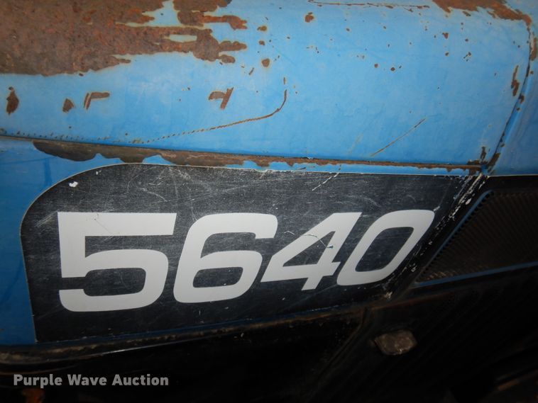 image for item DN7271 1995 New Holland 5640  tractor