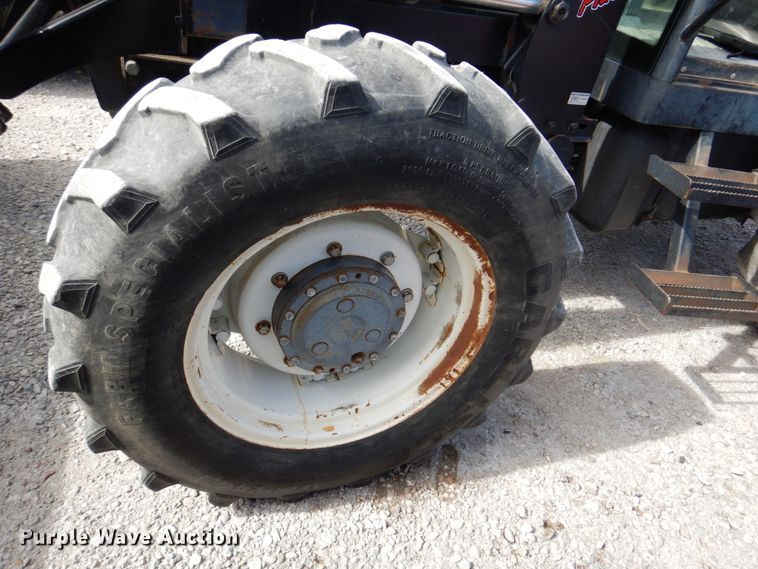 image for item DN7271 1995 New Holland 5640  tractor