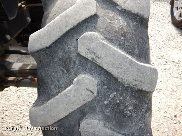 image for item DN7271 1995 New Holland 5640  tractor