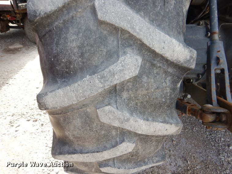 image for item DN7271 1995 New Holland 5640  tractor