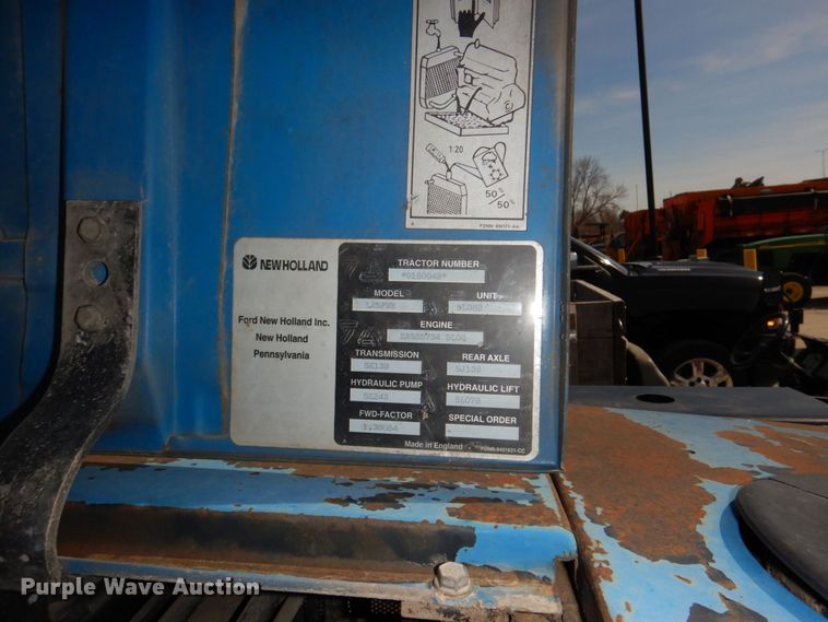 image for item DN7271 1995 New Holland 5640  tractor