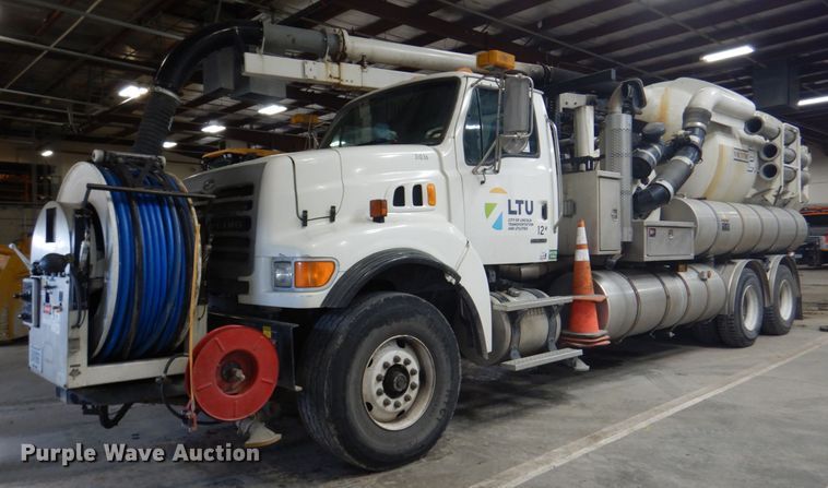 image for item DN7273 2005 Sterling L8500  sewer jetter truck