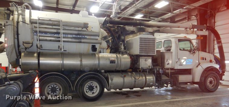 image for item DN7273 2005 Sterling L8500  sewer jetter truck