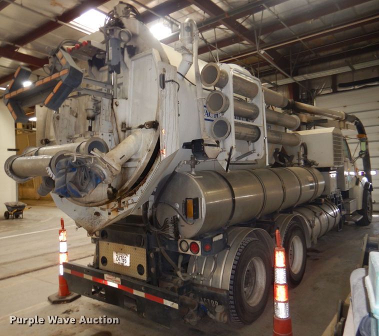 image for item DN7273 2005 Sterling L8500  sewer jetter truck