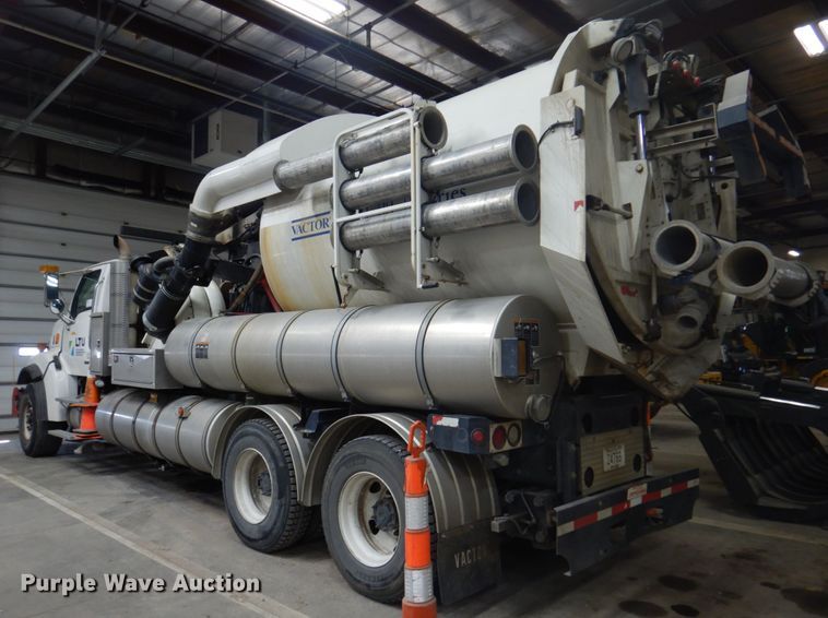 image for item DN7273 2005 Sterling L8500  sewer jetter truck