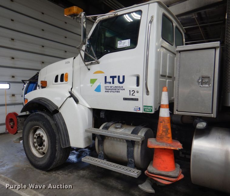 image for item DN7273 2005 Sterling L8500  sewer jetter truck