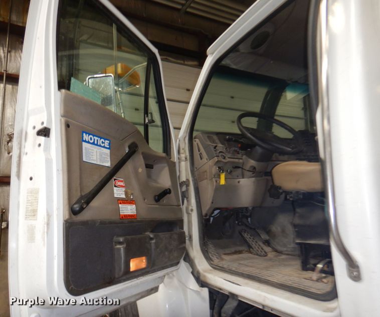 image for item DN7273 2005 Sterling L8500  sewer jetter truck