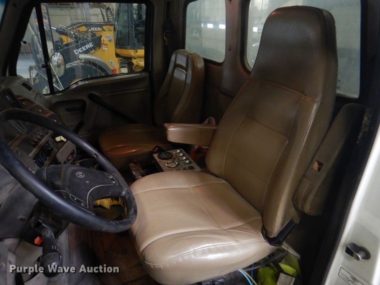 image for item DN7273 2005 Sterling L8500  sewer jetter truck