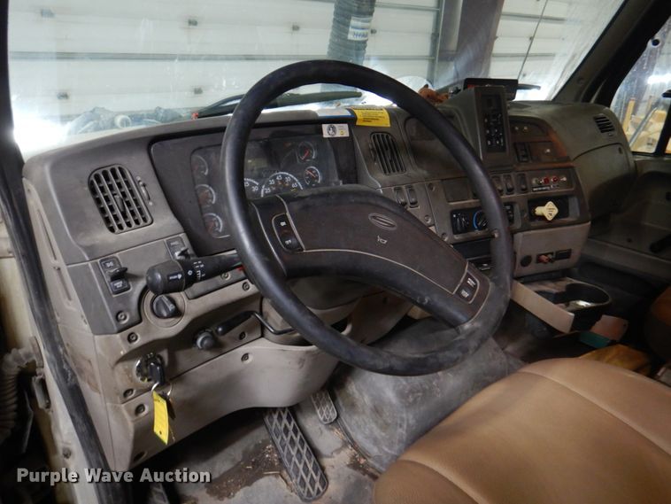 image for item DN7273 2005 Sterling L8500  sewer jetter truck