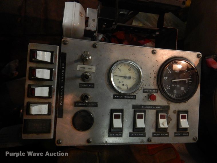 image for item DN7273 2005 Sterling L8500  sewer jetter truck