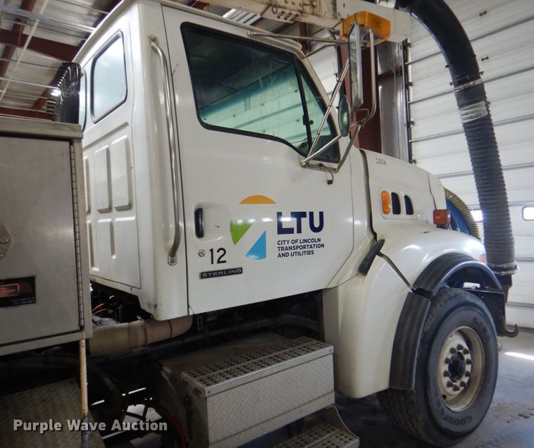 image for item DN7273 2005 Sterling L8500  sewer jetter truck