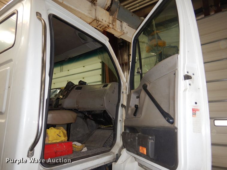 image for item DN7273 2005 Sterling L8500  sewer jetter truck