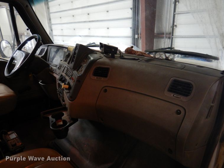 image for item DN7273 2005 Sterling L8500  sewer jetter truck