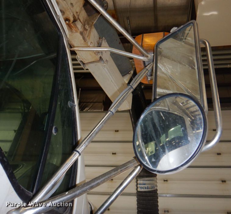 image for item DN7273 2005 Sterling L8500  sewer jetter truck