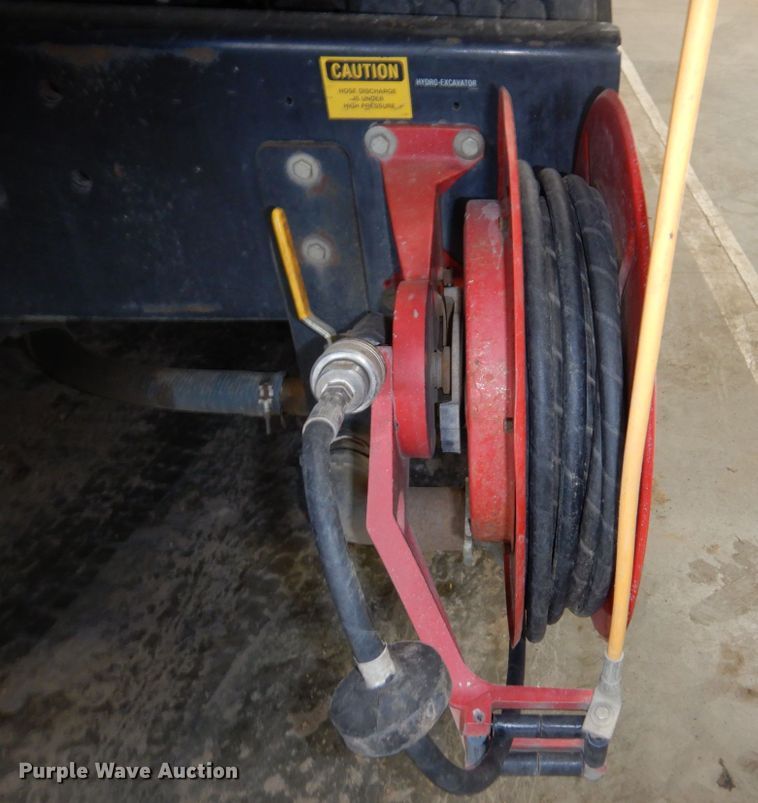 image for item DN7273 2005 Sterling L8500  sewer jetter truck