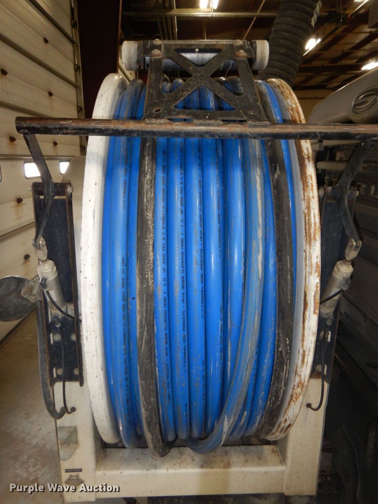 image for item DN7273 2005 Sterling L8500  sewer jetter truck