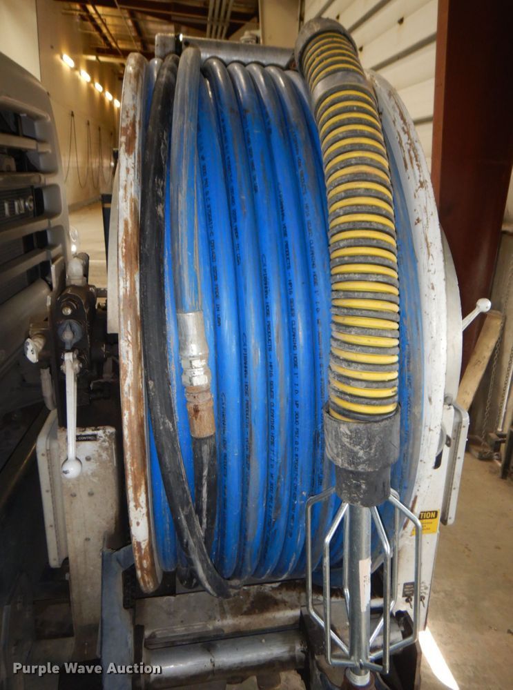 image for item DN7273 2005 Sterling L8500  sewer jetter truck