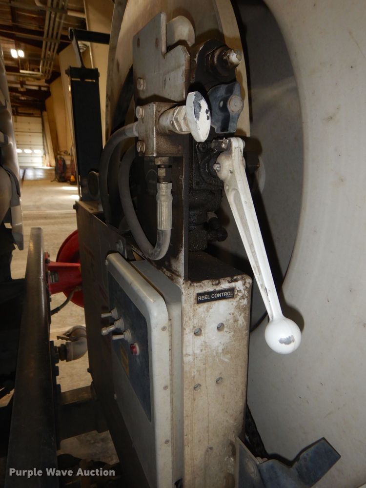 image for item DN7273 2005 Sterling L8500  sewer jetter truck