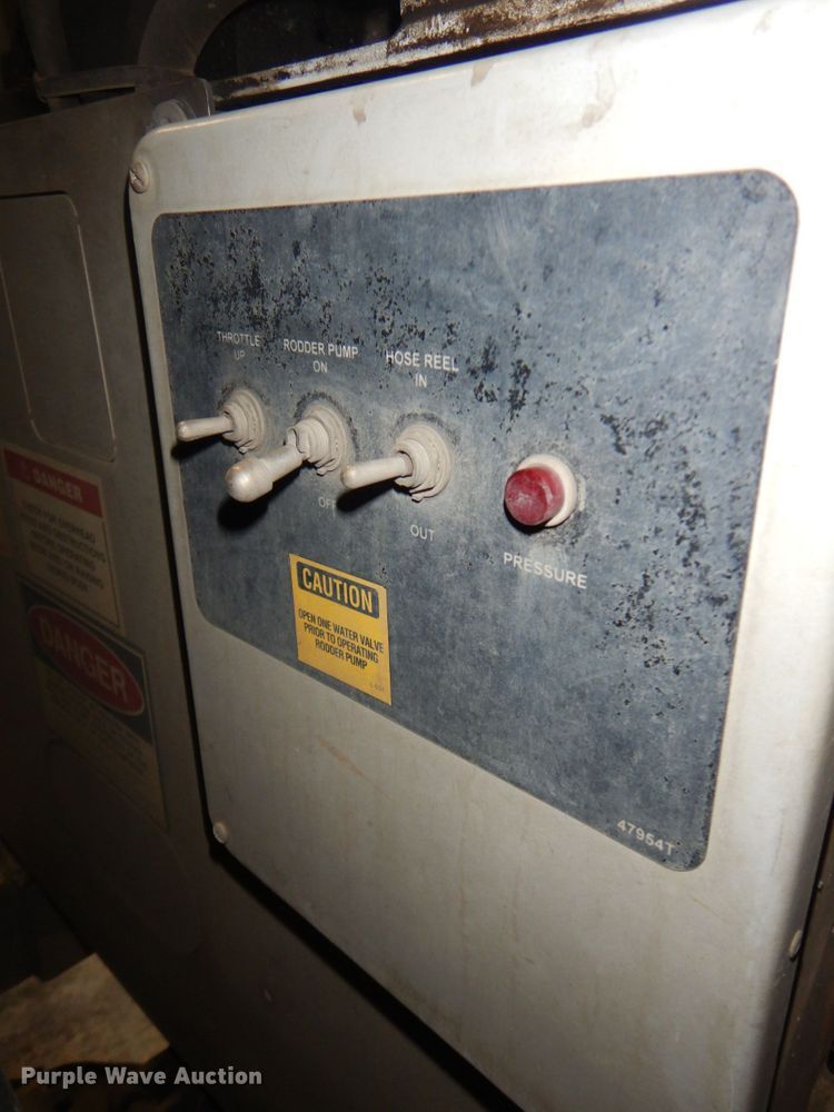 image for item DN7273 2005 Sterling L8500  sewer jetter truck