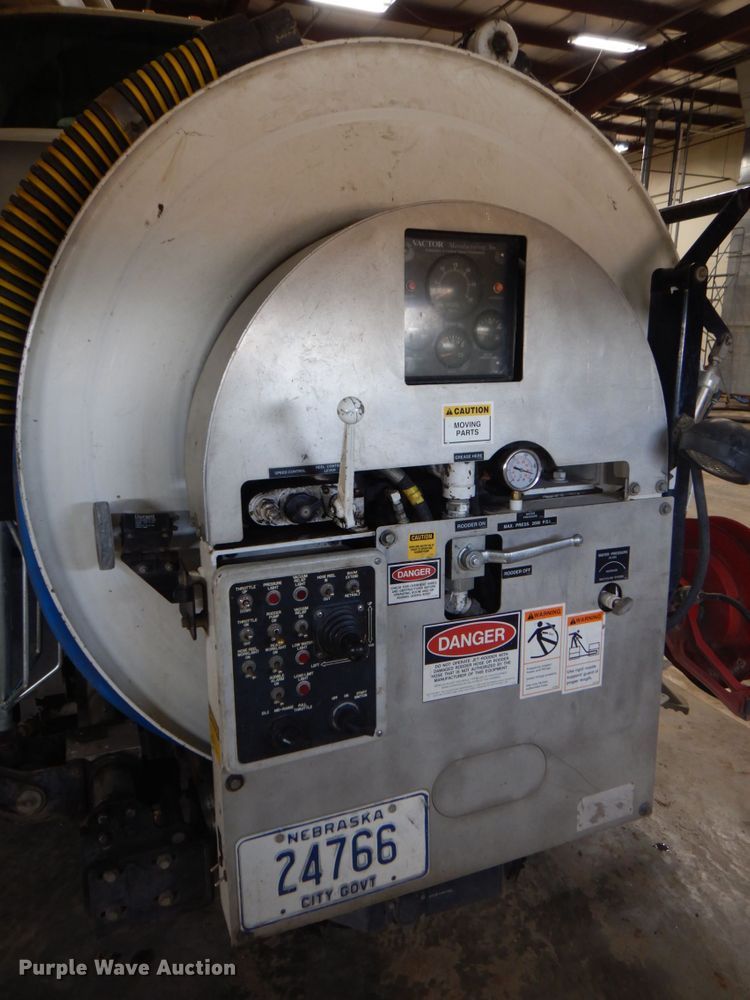 image for item DN7273 2005 Sterling L8500  sewer jetter truck