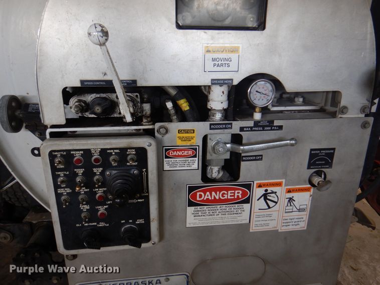 image for item DN7273 2005 Sterling L8500  sewer jetter truck