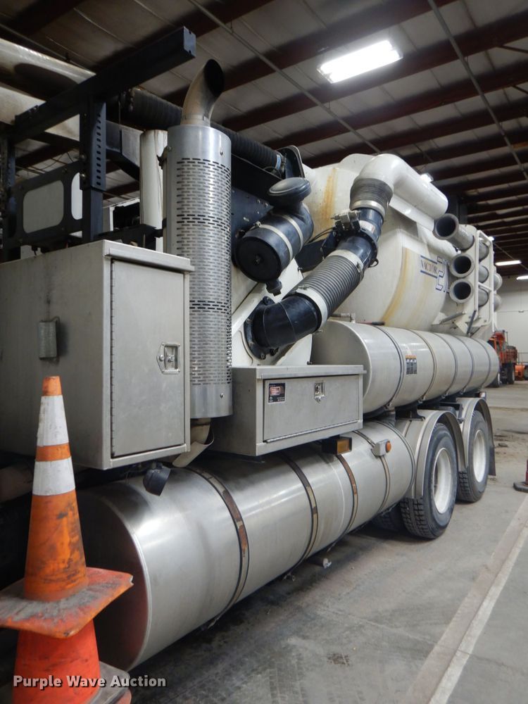 image for item DN7273 2005 Sterling L8500  sewer jetter truck