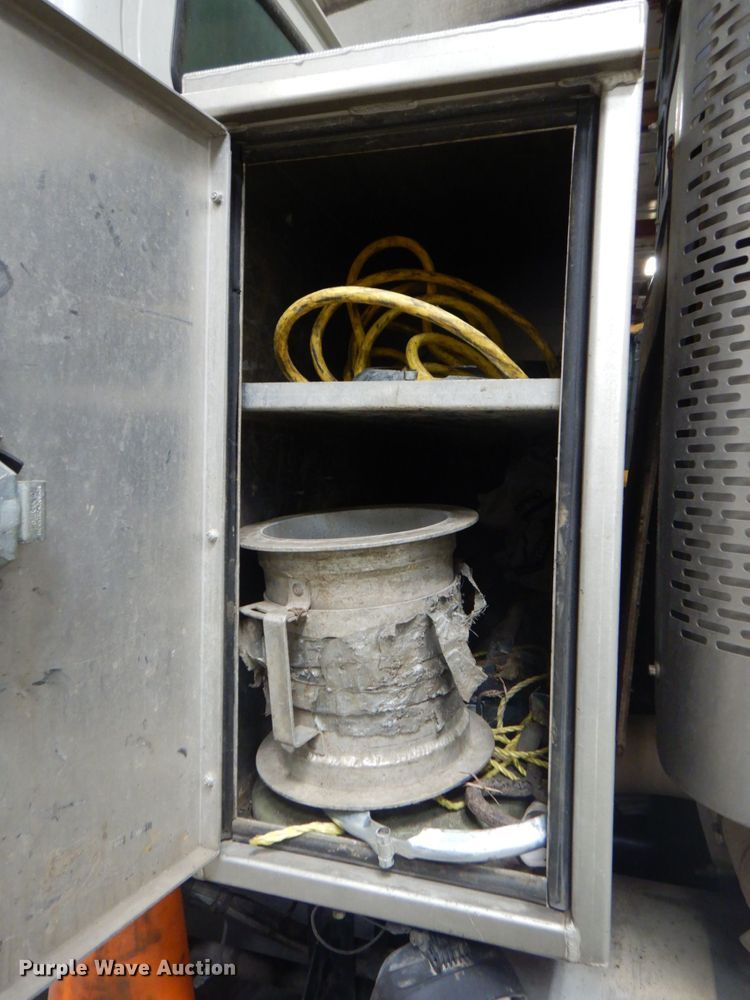 image for item DN7273 2005 Sterling L8500  sewer jetter truck