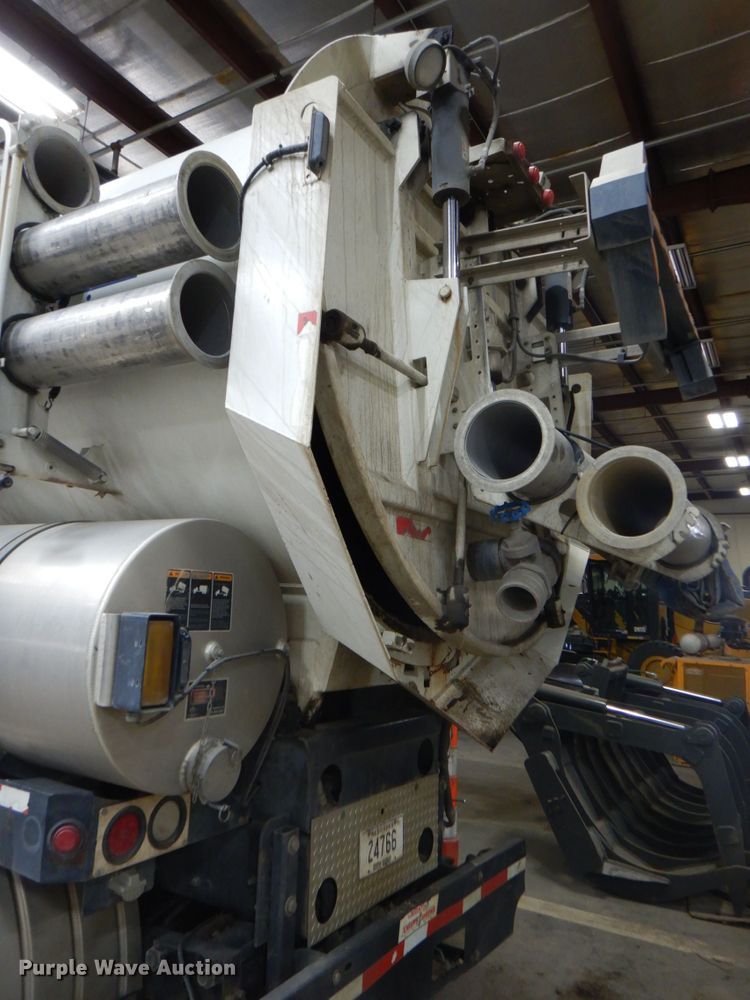 image for item DN7273 2005 Sterling L8500  sewer jetter truck