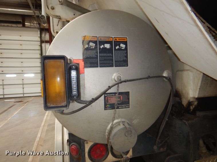 image for item DN7273 2005 Sterling L8500  sewer jetter truck