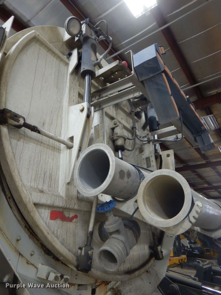 image for item DN7273 2005 Sterling L8500  sewer jetter truck