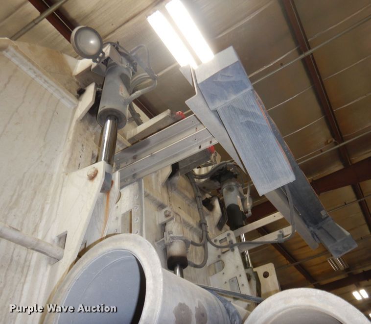 image for item DN7273 2005 Sterling L8500  sewer jetter truck