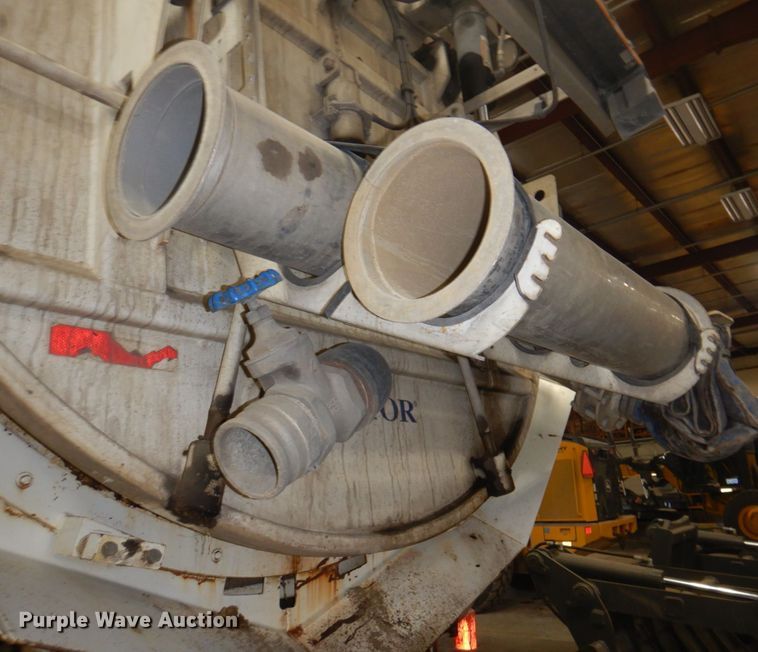 image for item DN7273 2005 Sterling L8500  sewer jetter truck