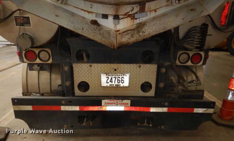 image for item DN7273 2005 Sterling L8500  sewer jetter truck