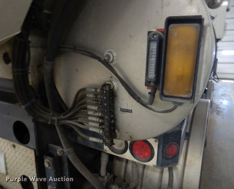 image for item DN7273 2005 Sterling L8500  sewer jetter truck