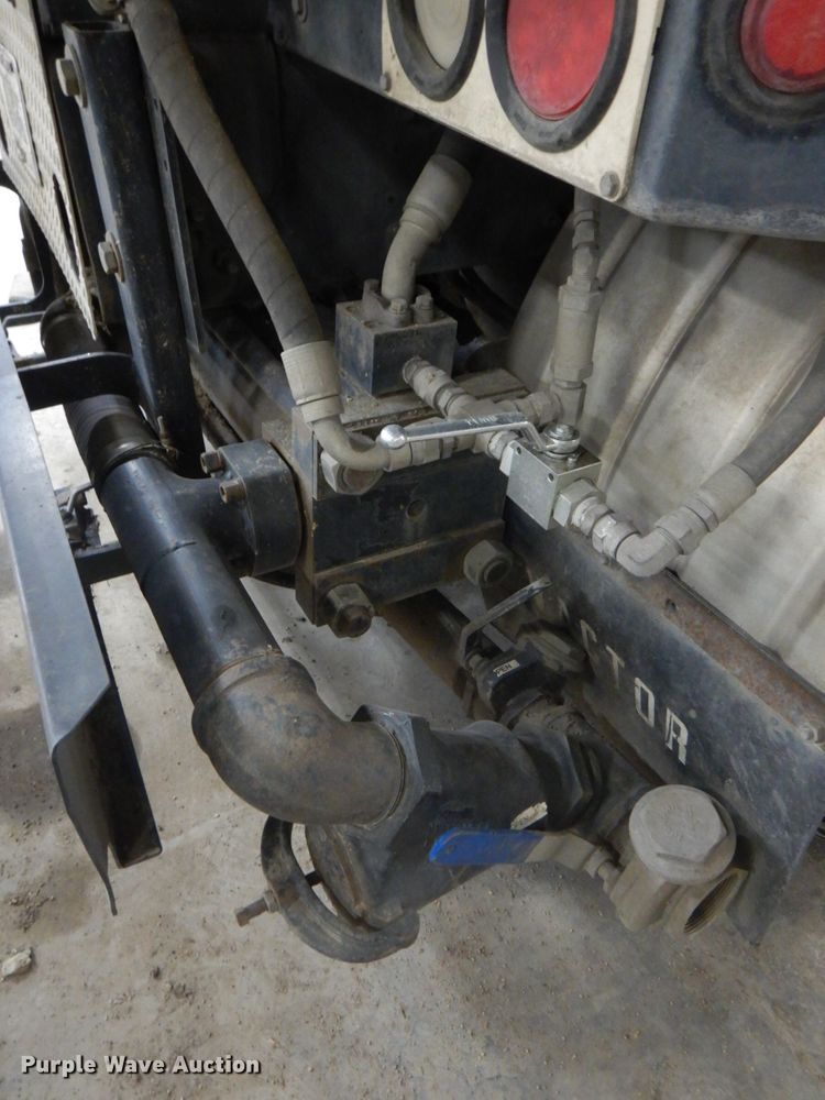 image for item DN7273 2005 Sterling L8500  sewer jetter truck