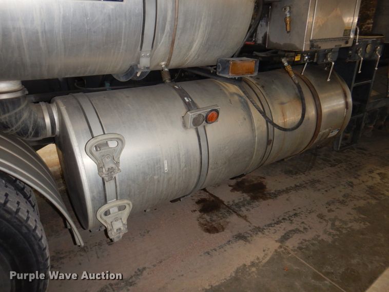 image for item DN7273 2005 Sterling L8500  sewer jetter truck