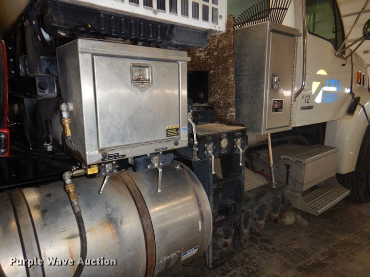 image for item DN7273 2005 Sterling L8500  sewer jetter truck